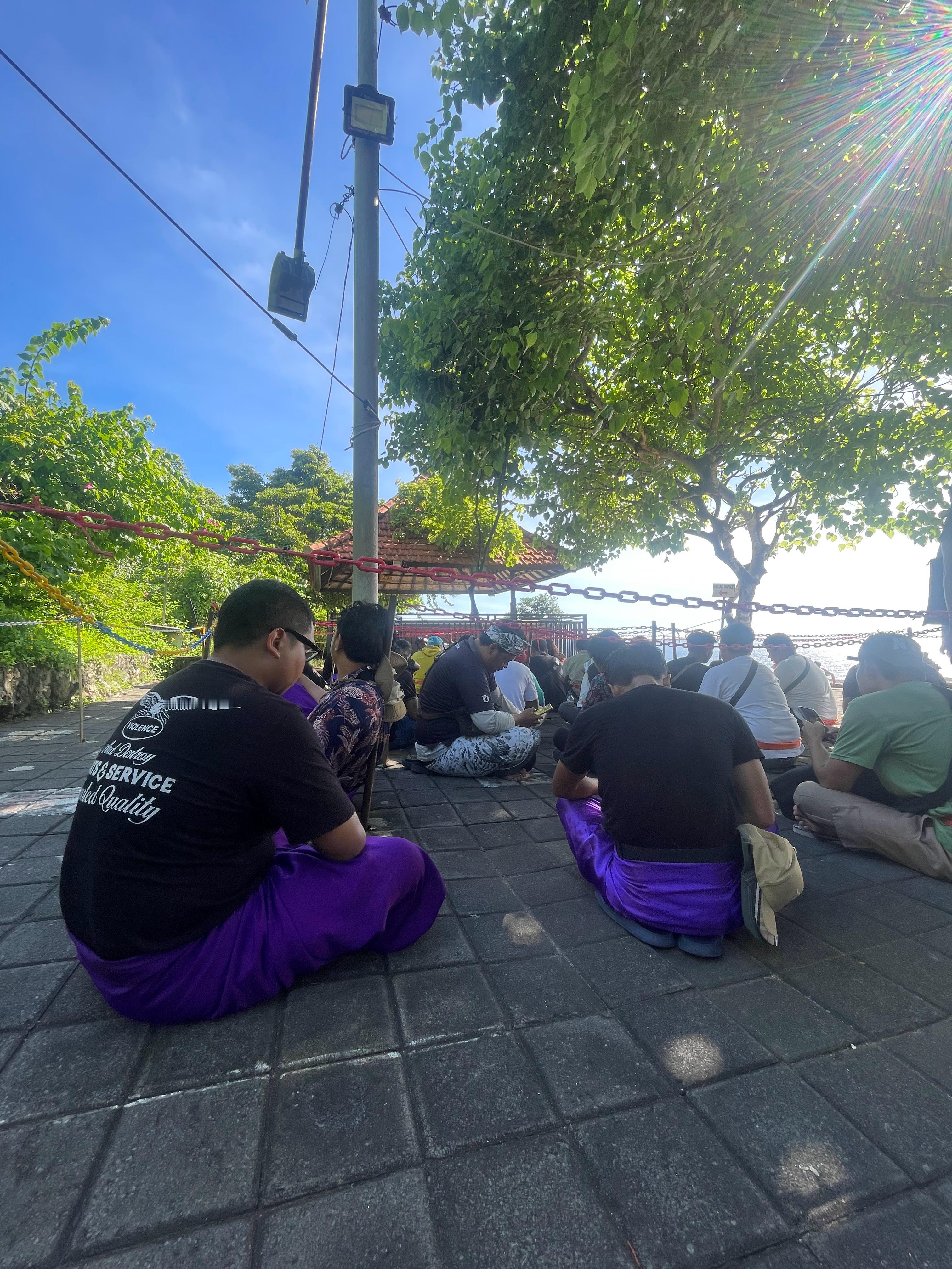 专门为了看乌鲁瓦图的悬崖日落火舞，今天就住在了乌鲁瓦图寺旁边。下午3:30就来排