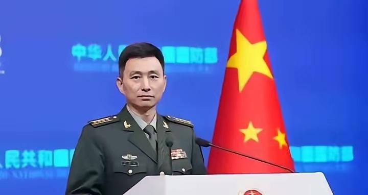 太夯了，爽！歼15喊话日本军机：你在我射程之内。山东舰开到冲之鸟礁附近，