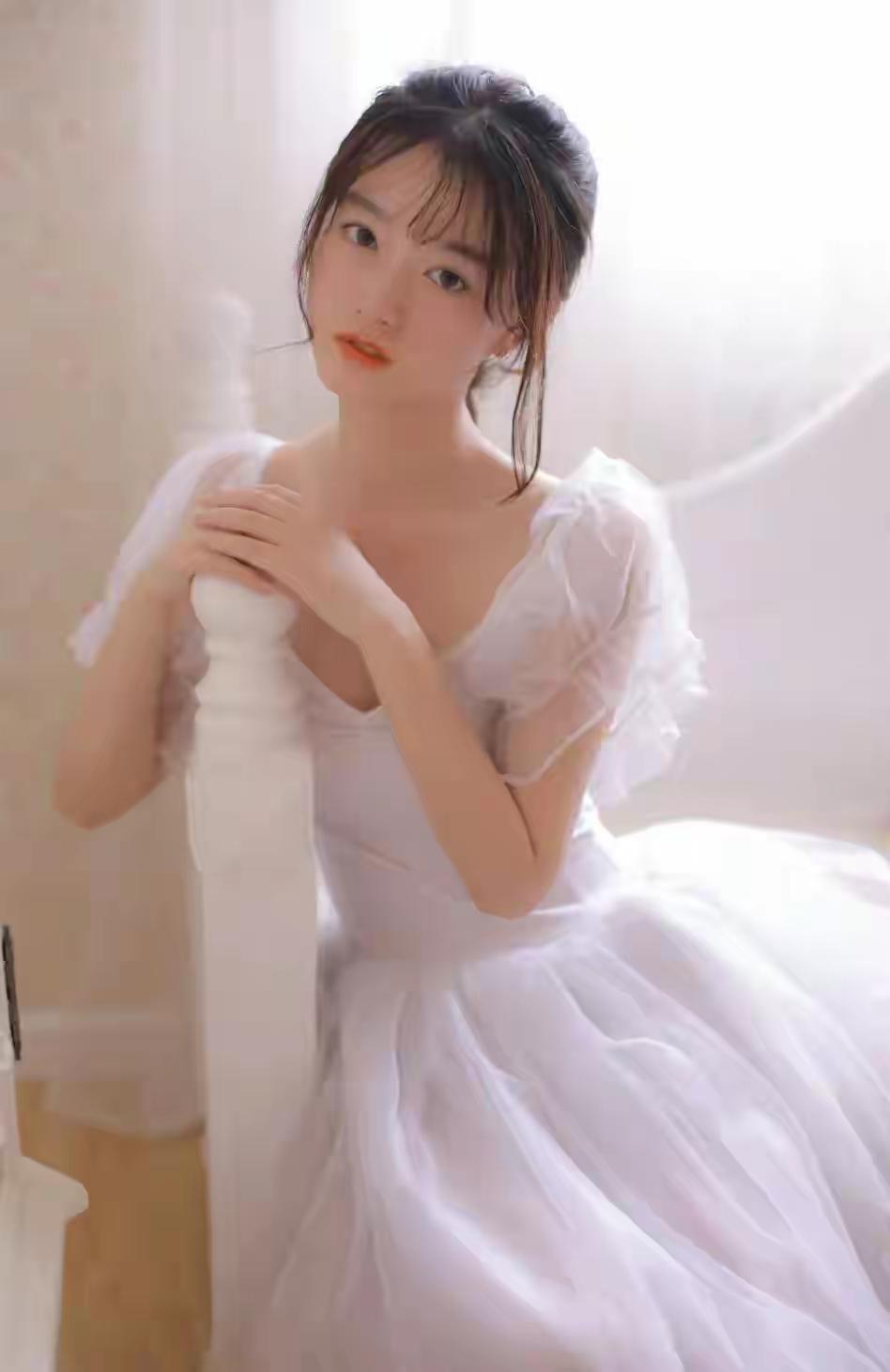 梦幻白纱裙，温柔少女心，轻纱飘逸，宛如仙子降临。以前穷，为什么大家还怀念以前