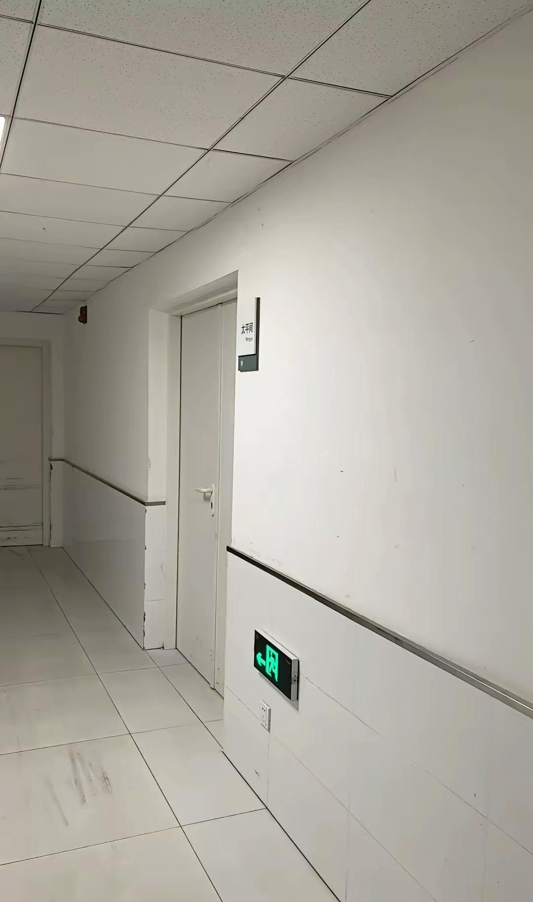 一位殡葬师说，他收过两具遗体，都是被亲生孩子"害"死的。​他说，接收过一位30