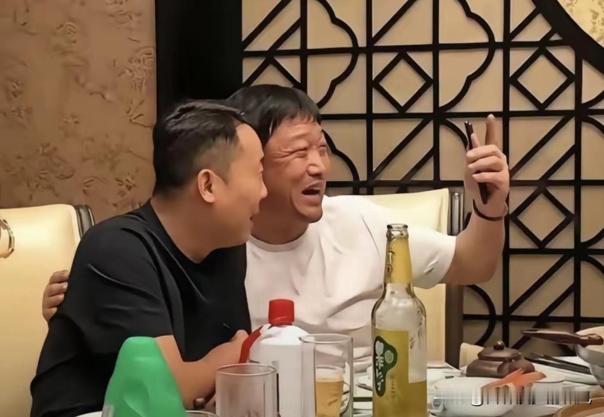 贾冰喝8+1，我忍了。他吃饭期间说脏话，我也忍了。唯一让我忍不了的是，一起聚会的