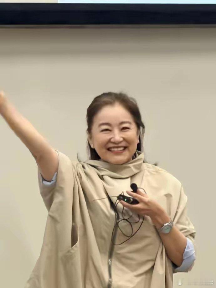 林青霞真不一样！看到今天的热搜才明白，张艺谋说的话真对！你看71岁的林青霞，她的