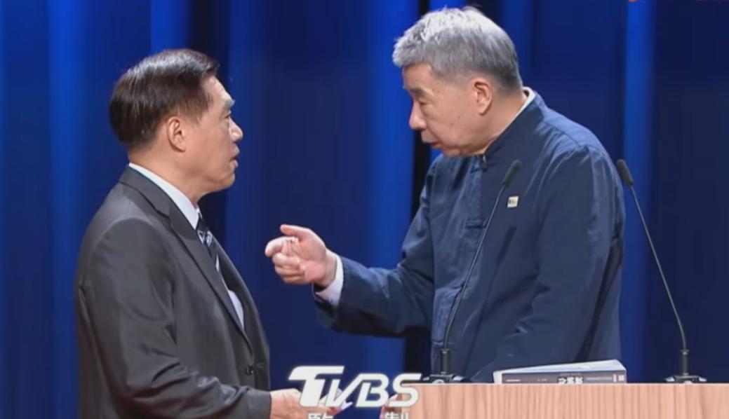 在自己的主场，郝龙斌被张亚中虐的体无完肤，甚至据悉辩论结束后，两人还爆发了很长时