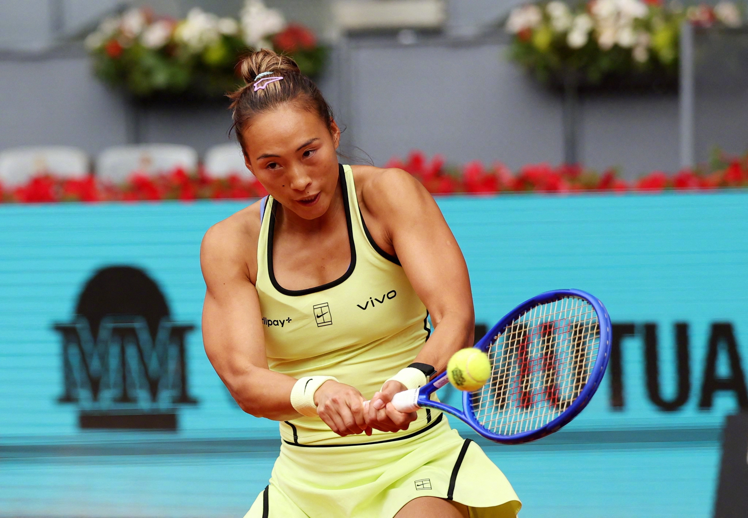 WTA1000马德里站女单第二轮，郑钦文苦战三盘，以2-1逆转前大满贯冠军肯宁，