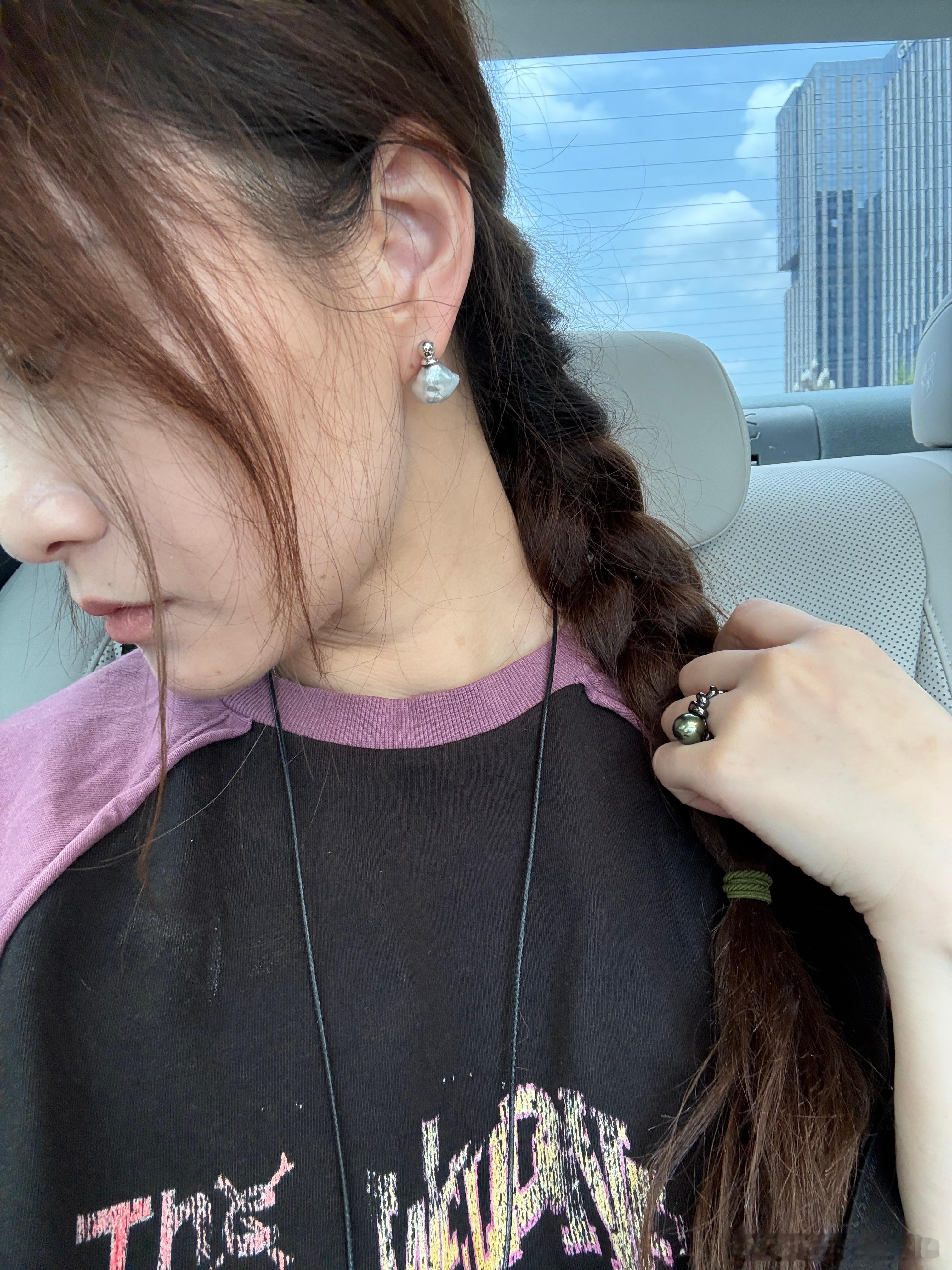 送丛outfit去和来出差的老同学吃个午饭然后回家补觉衣服上还有刘丛的蛋渍