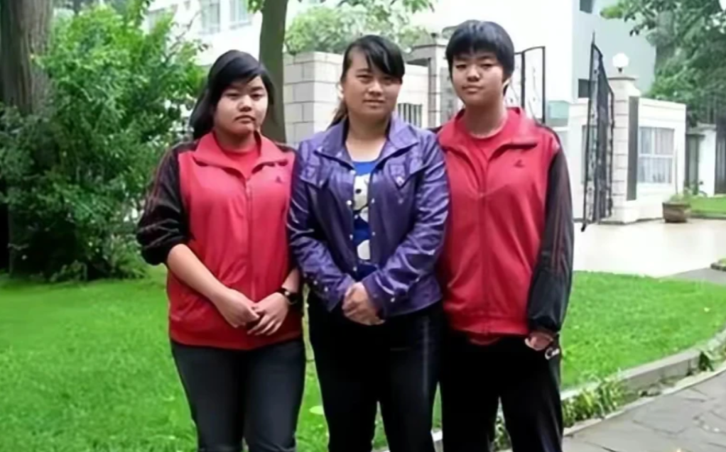 1999年，贵州19岁保姆，带6岁双胞胎回家求助。不料，父亲不认她，母亲给她10