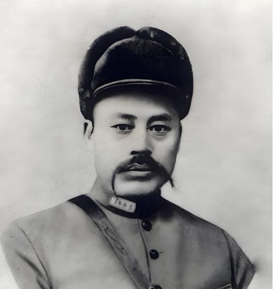 一天晚上，民国军政执法处长陆建章正喝得高兴，看守所长向他报告，监狱囚徒拥挤不堪，