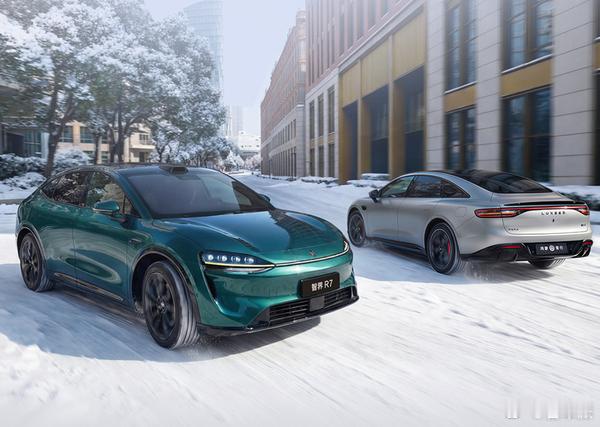 鸿蒙智行五大“界”品牌负责人首次同台奇瑞尹同跃盛赞华为：是超强队友不是猪队友