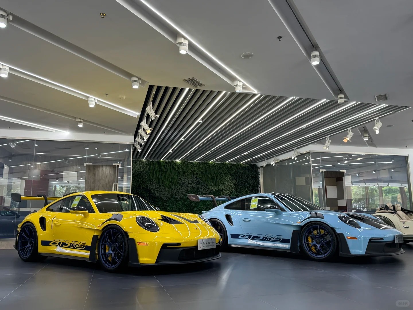 保时捷911GT3RS，在这两个颜色里选，你选哪个？汽车选择题​​​