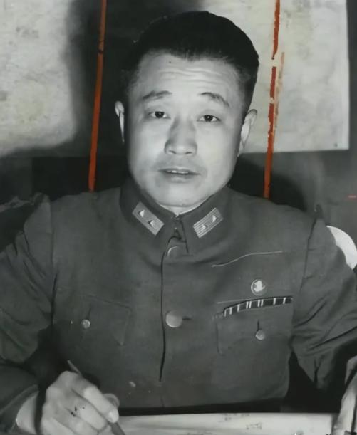 1948年，杜聿明部下擒获7名解放军，他随即签令：原地击毙！这关键时候，是一个副