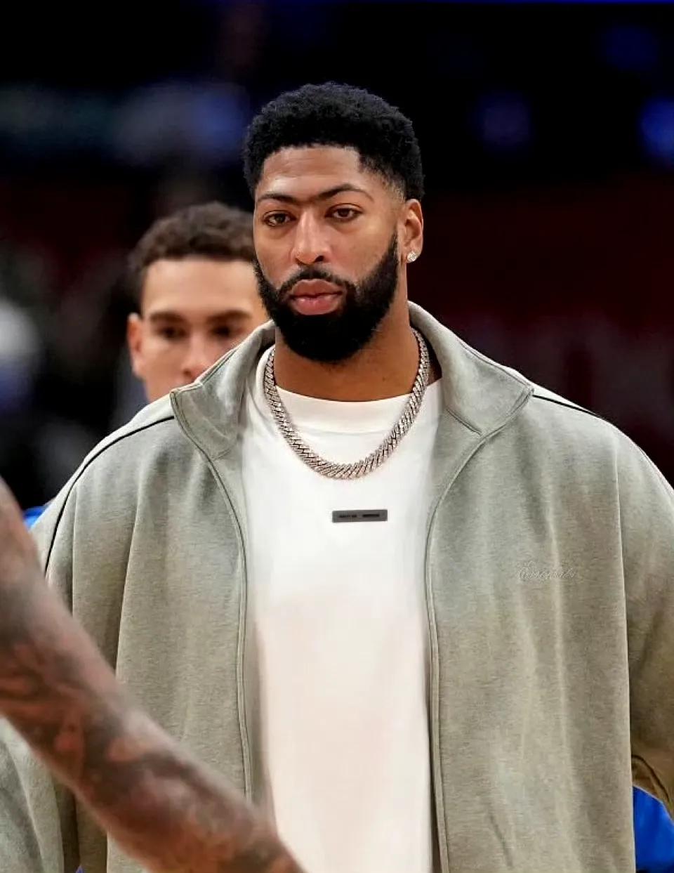 哎，可惜了没到一年就要被交易了底特律活塞队有意安东尼-戴维斯有一说一，假如