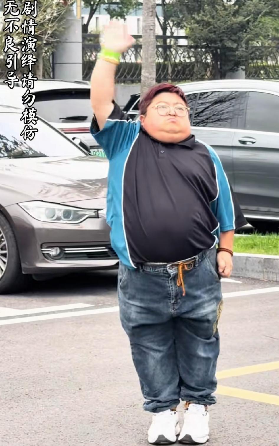 不管韩红是什么样的人，我都觉得这个人毫无底线，如果这也是个赛道，那，这个赛道上跑