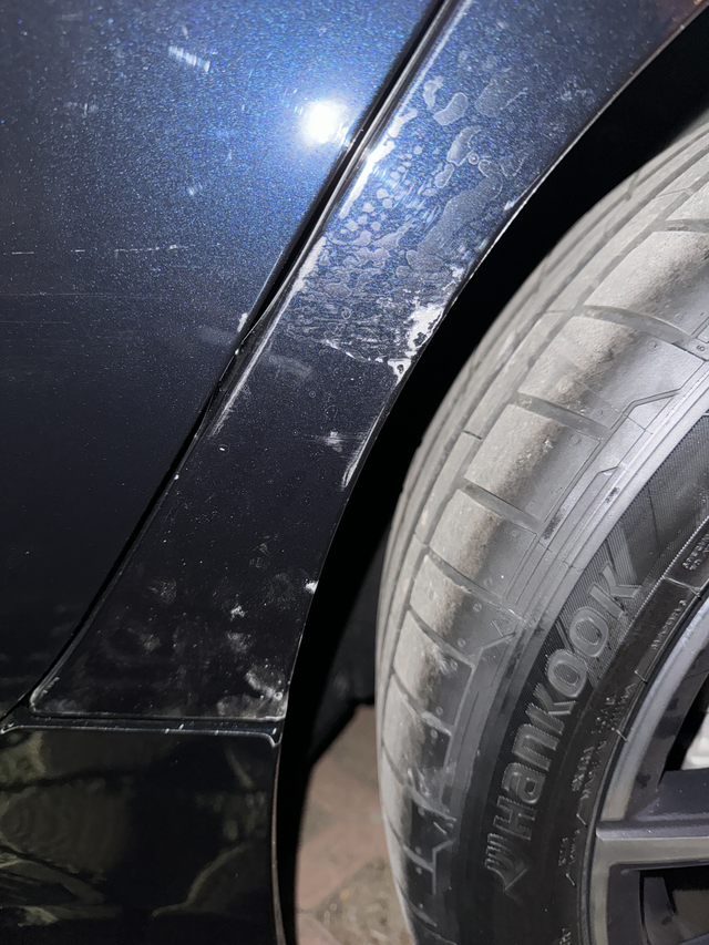 行驶500公里一血刮了一辆桑塔纳赔了人家500块，车门上车衣没坏有点划痕后