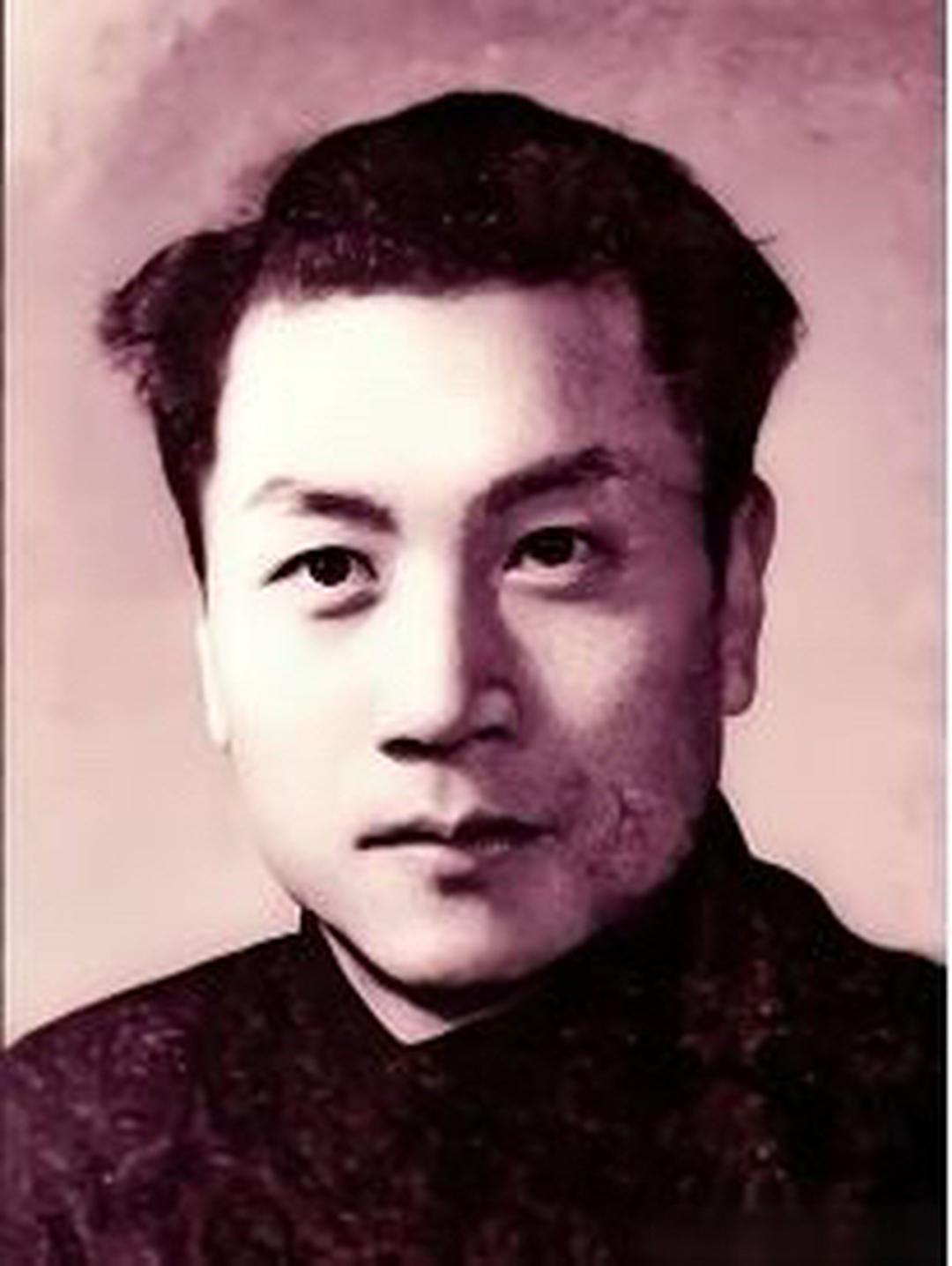 1944年，有个叫任远的地下党被俘了。酷刑还没上，他先崩溃了，半夜摇醒隔壁牢房的