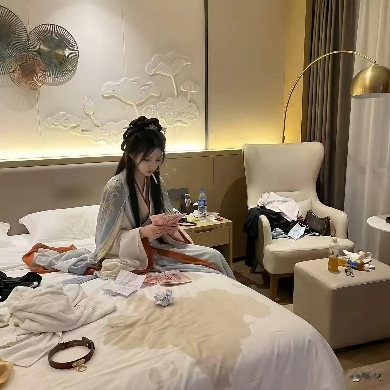 你根本不知道住的酒店床单有多脏…不知道上一个客人干了些什么