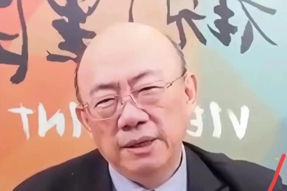 在台湾一档热度颇高的政论节目里，时政评论员郭正亮推了推眼镜，语气沉重却字字铿锵地