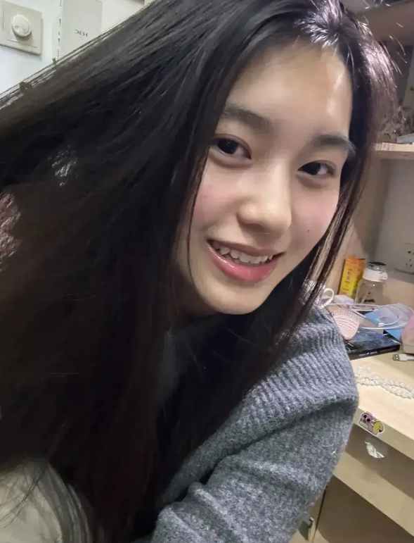 发现一枚美人胚子，素颜都美若天仙。