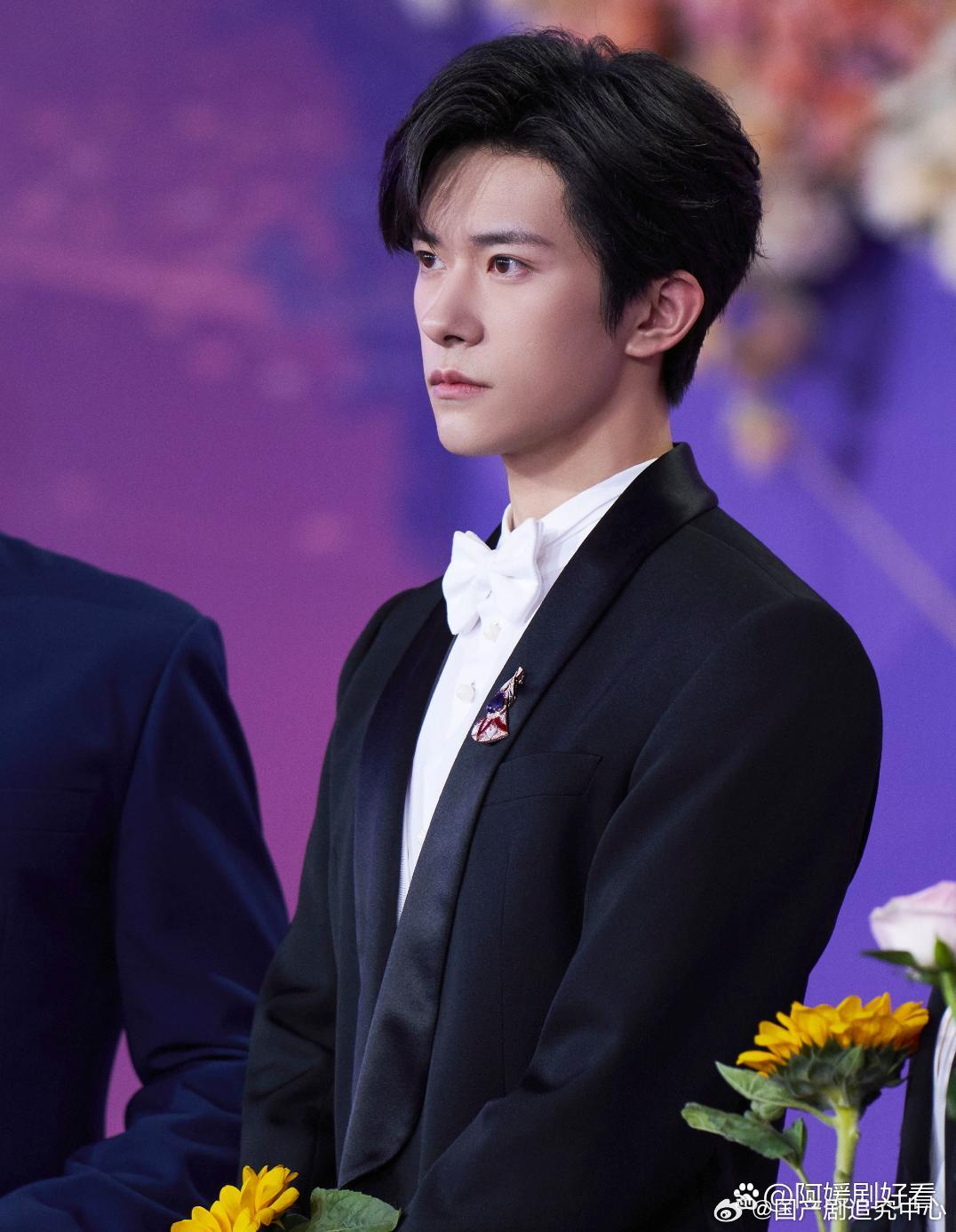 1.易烊千玺凭借《小小的我》获得百花奖最佳男主角，正式成为首位00后金鸡百花双料
