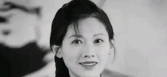 1978年，女知青李亚茹返城前夜，颤抖地揭开上衣对丈夫说：“今晚，再做最后一次夫