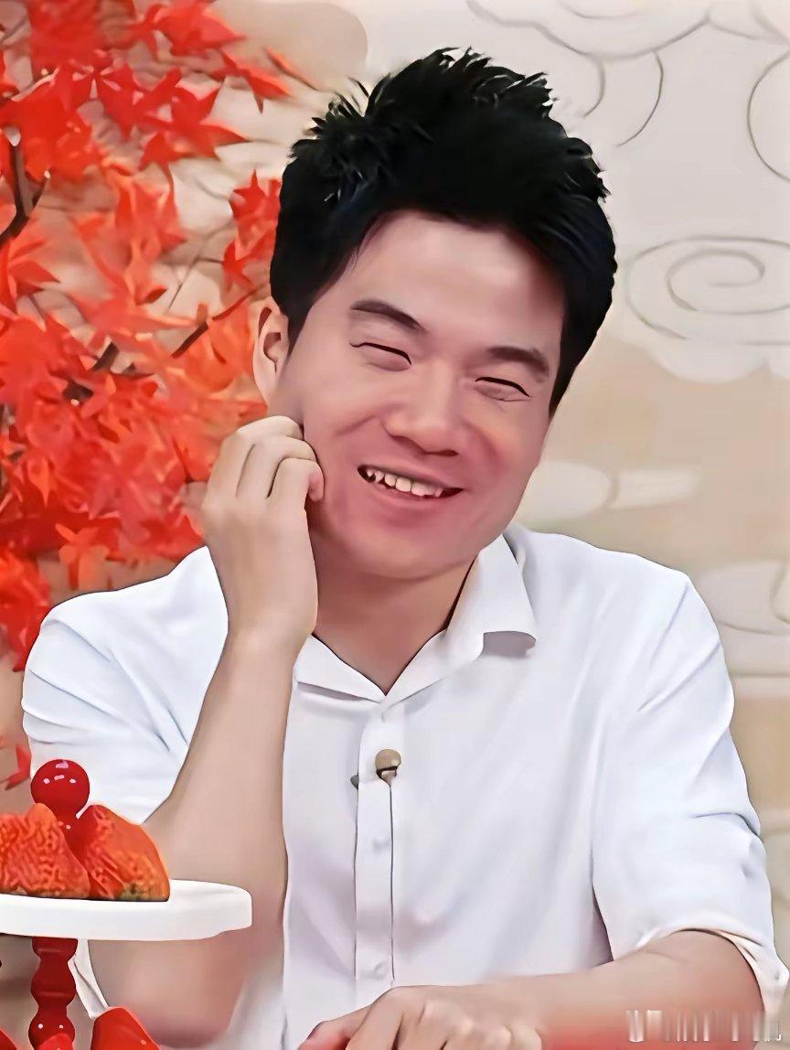 索娅要去见董宇辉，董宇辉没回复。这似乎不是索娅以往的行事风格，此前她以优美的文字