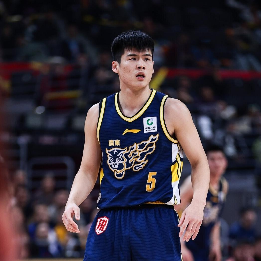 CBA联赛，三年之后，可能会被以下五位球员统治：陈家政广东宏远的陈家政，