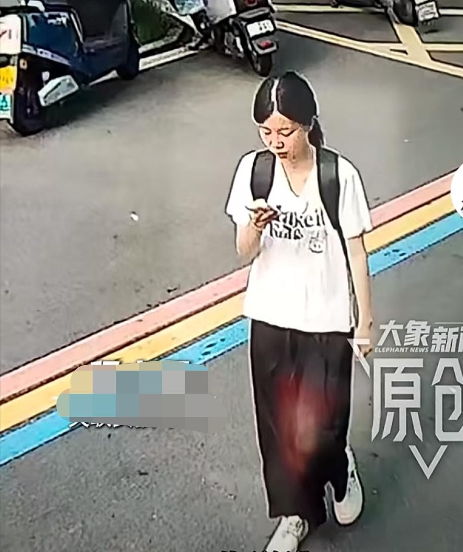 程梦圆失联这事情确实是挺蹊跷的。7月26日，她主动跟母亲视频通话，告诉母亲自己