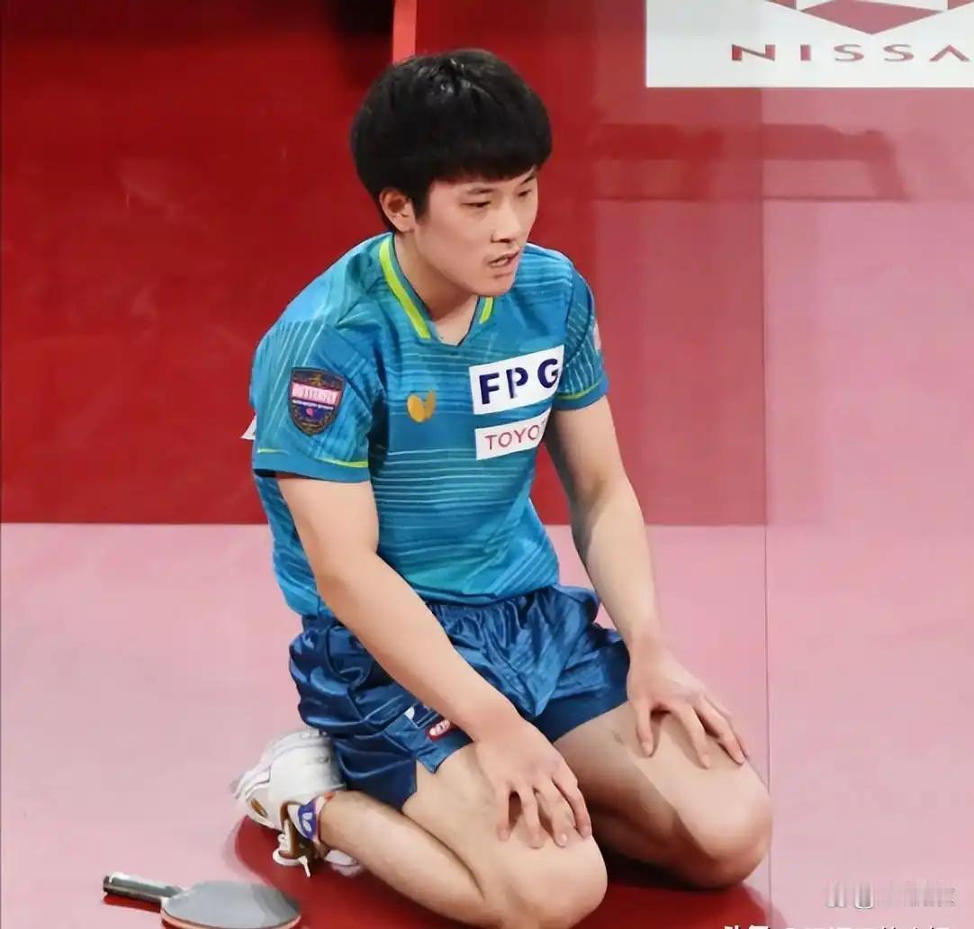 3-2大逆转，打哭日本张本智和，🇨🇳WTT中国大满贯男单第一轮：梁靖崑复出，