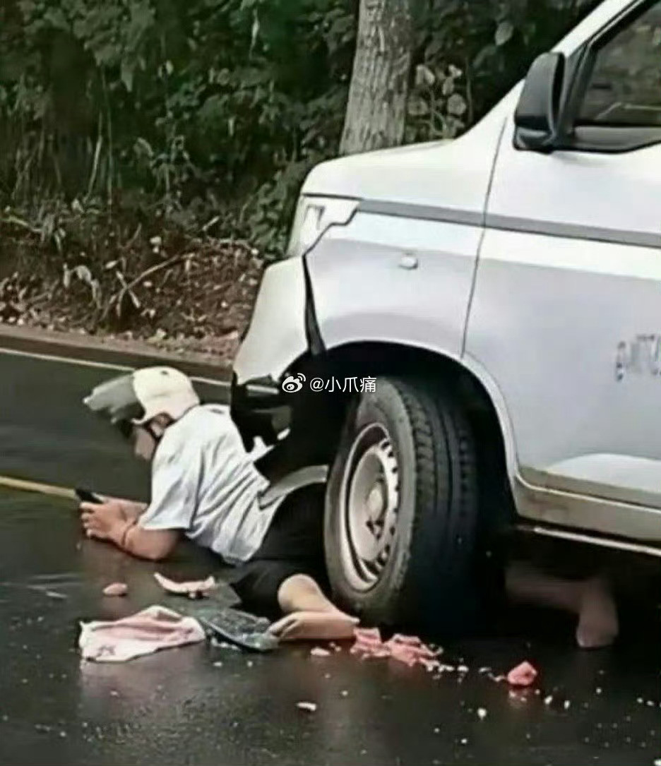 大哥看似平静，其实已经在选车了吧[捂脸哭]​​​