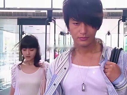 泡沫之夏黄晓明和何润东同框，原来黄晓明那么矮！​