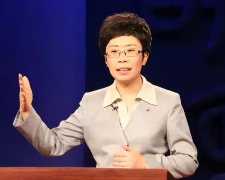 北大才女蒙曼至今未婚，朱迅曾问她：“你最想嫁给谁？”没想到，她脱口而出说的一个名