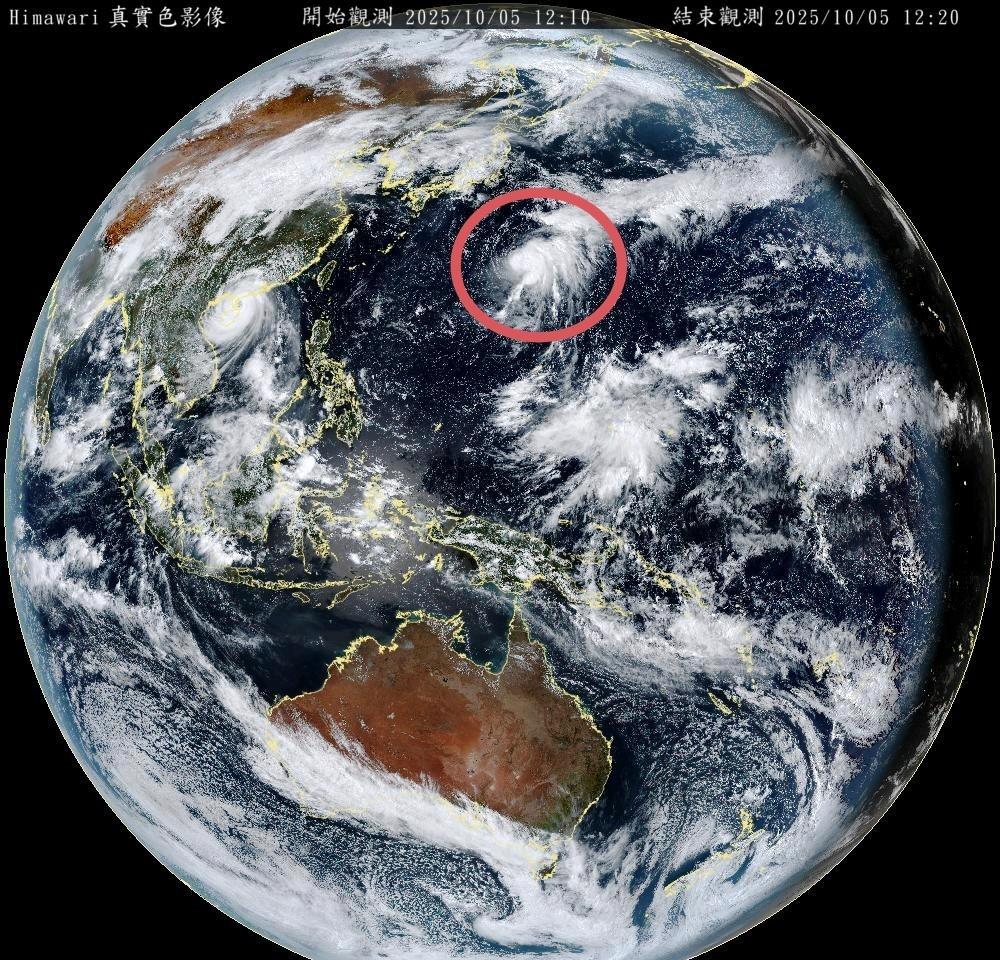 【夏浪转向命运基本已定】今年第22号台风夏浪凌晨在25°N附近海域生成，由于初始
