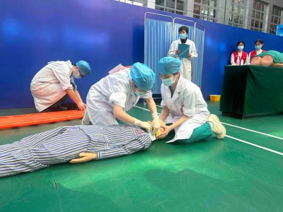 今年录取分数大幅下跌的专业中，第1个就是5年制临床医学，几乎所有医学本科院校的5