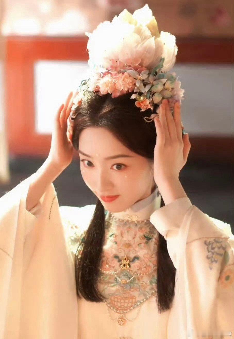 花开锦绣我的评分：邓恩熙新剧吃泔水催吐没有滤镜美化苦难，直白展现女主落难后的