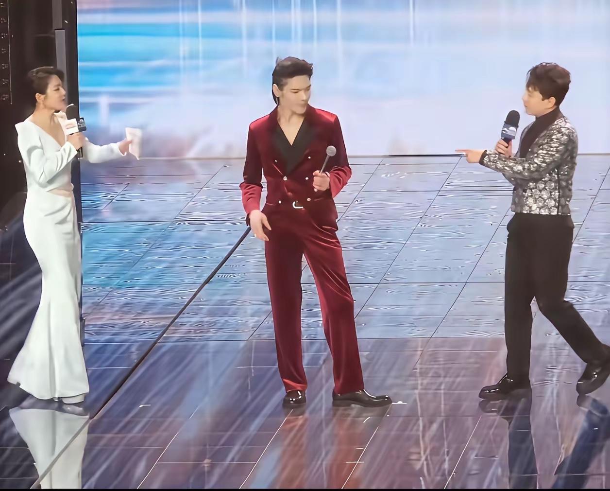 地主家的傻儿子又出来献丑了，为向华强夫妇感到遗憾，自己如此成功，两个儿子一个不如