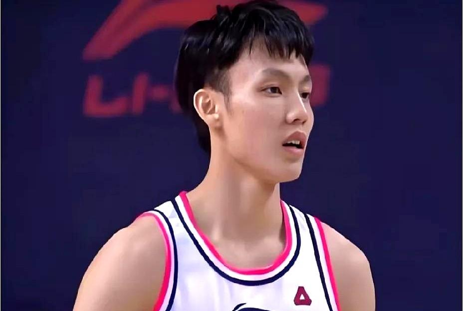 不得不说，如果不是郭指导力排众议，这5人真难进国家队，包括徐杰…真搞不懂，赵继伟