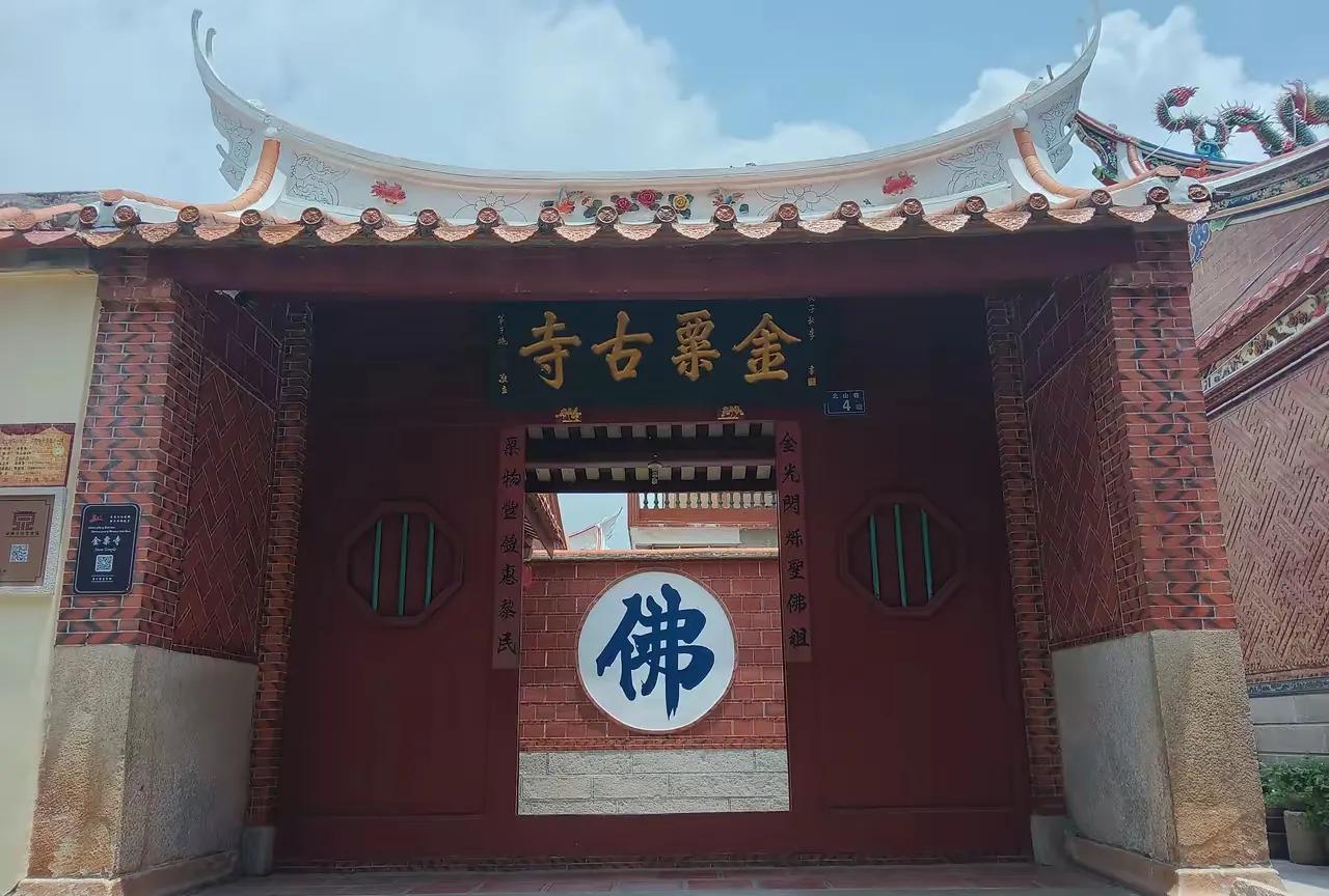 #佛山和泉州可都是GDP破万亿的城市，而且民营企业都特别发达。走在这两座城市里