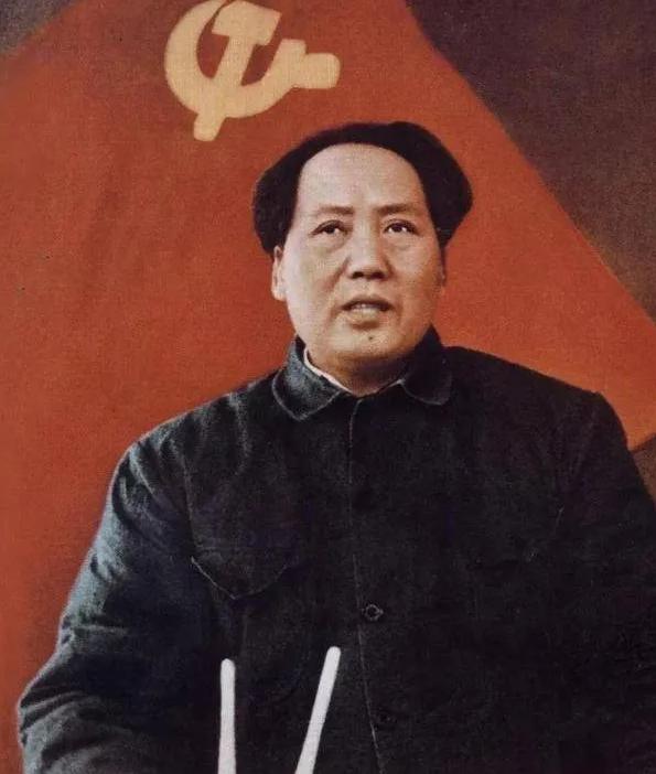 1956年，人工智能这个概念还没被提出，但毛主席曾讲过一句话：资本主义国家用机器