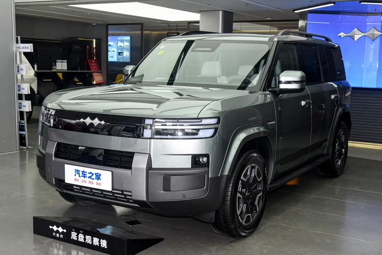 2025款方程豹钛7冬季续航核心信息2025款方程豹钛7为插混中大型SUV，