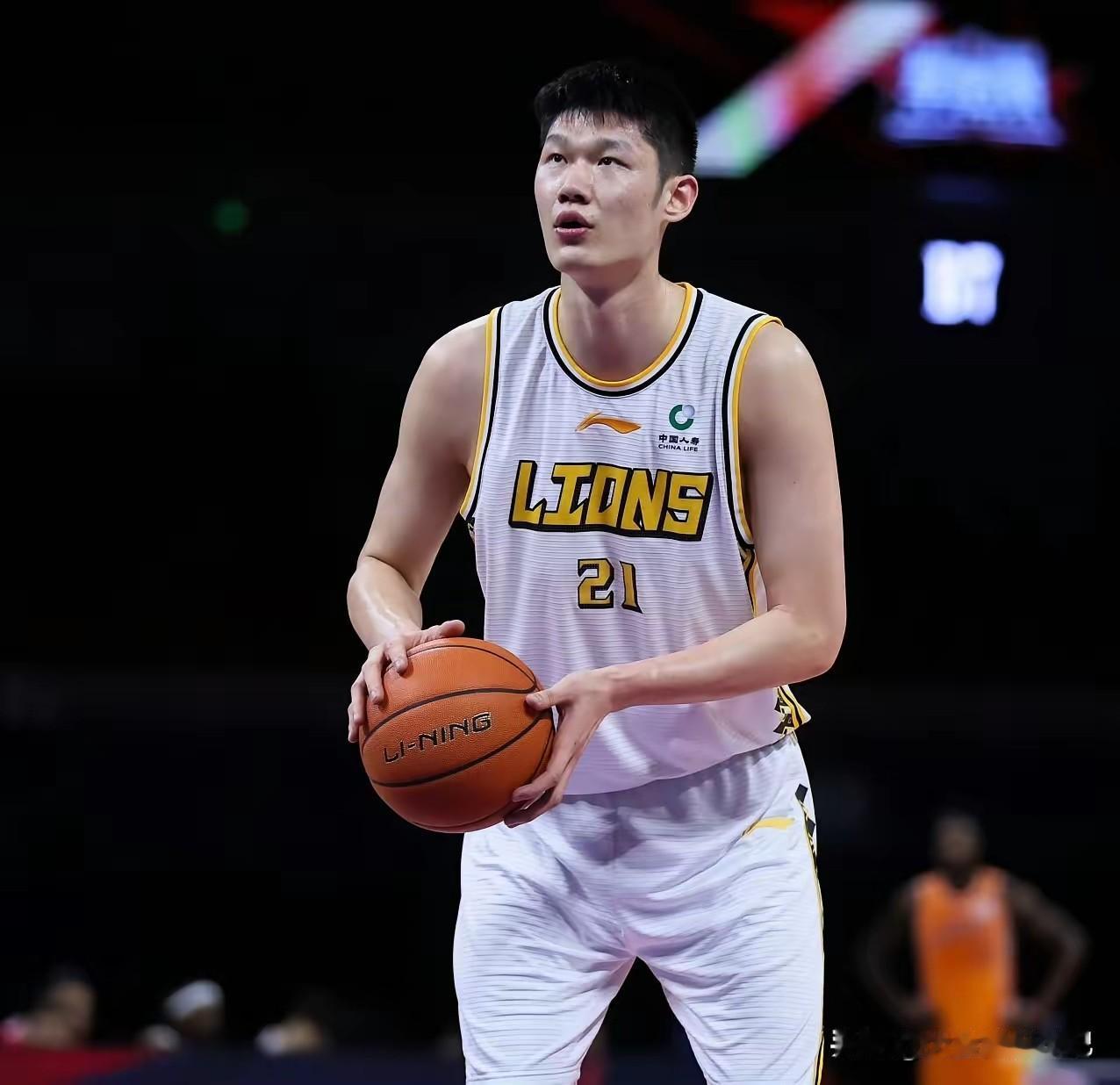 胡金秋这是把输给山东的火全撒在了青岛身上了！昨晚广厦对阵青岛，打山东状态低迷的