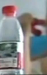 视频末尾还有细节让大家忽略了影片结束快要结束的时候一个红色物体登场我当时