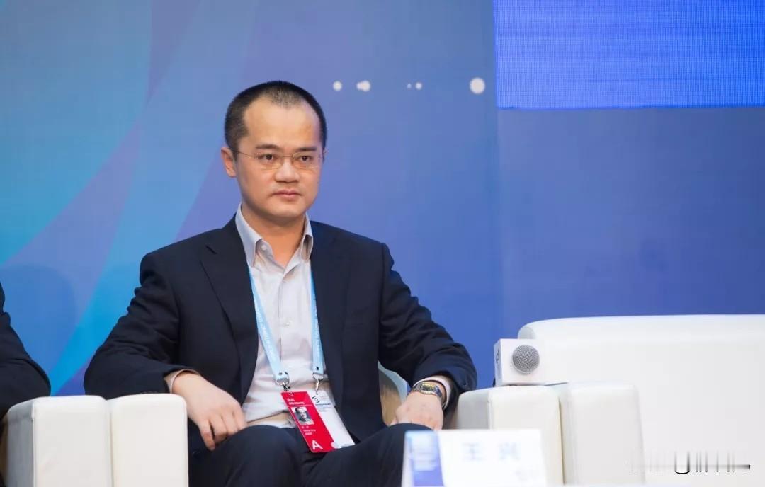 美团发了年报，2025年亏损233～243亿元，上年同期溢利358亿元，意味着烧