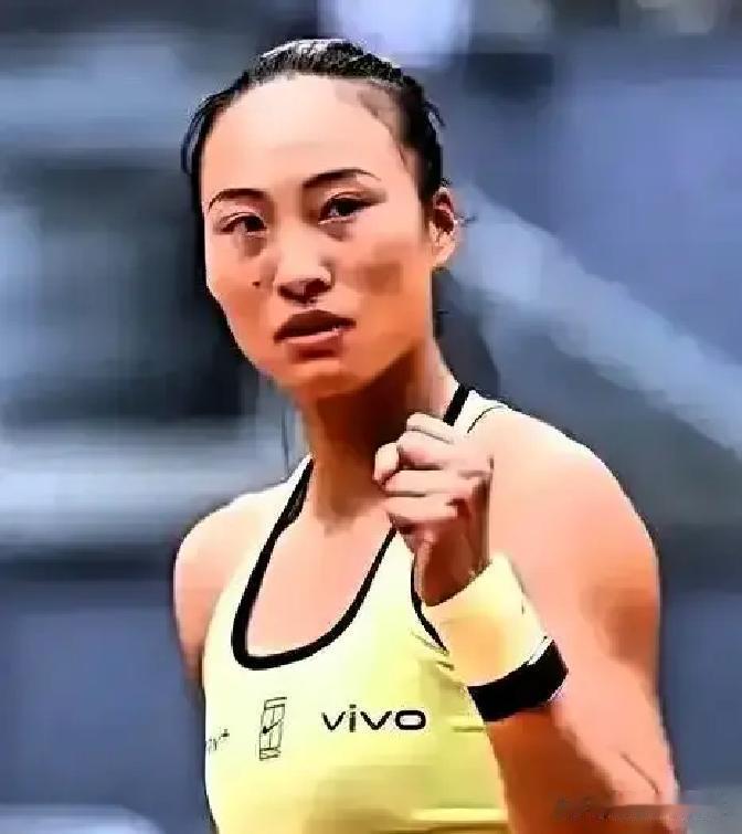 美网主办方现在肠子都悔青了吧？拒绝给伤愈复出的郑钦文外卡，非要把名额留给久疏战阵的大小威卖情怀。结果