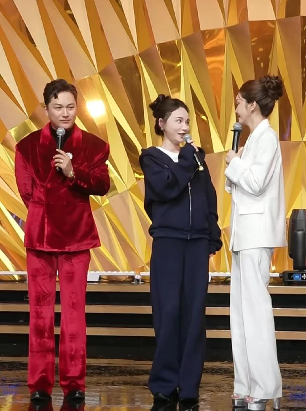 “泔水曼”节奏疯狂霸屏投放酒店巨屏！王小源、刘一手发声维护，明确来ks直播！在