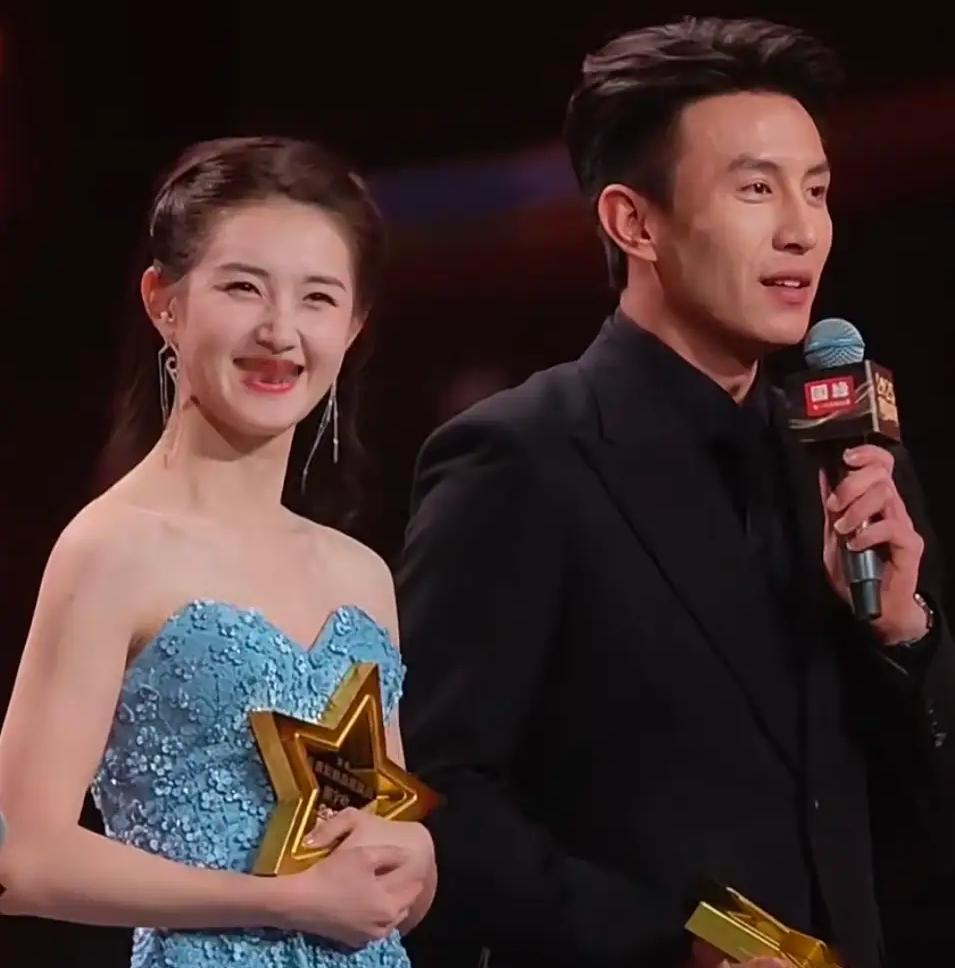 2025年12月16日，郭宇欣与刘萧旭亮相国剧盛典，这是国剧盛典创办以来首次大规