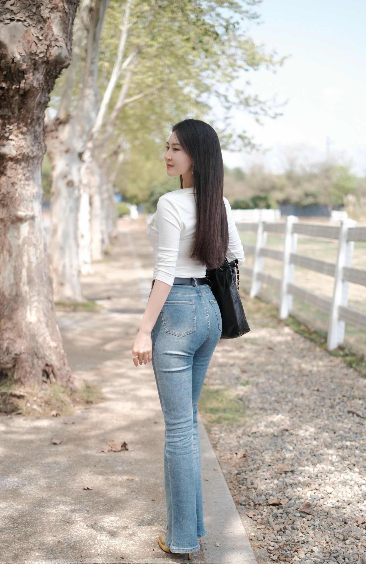 🌿春日户外松弛感辣妹风穿搭这套穿搭完美适配麦田踏青、郊野漫步、城市骑行、闺