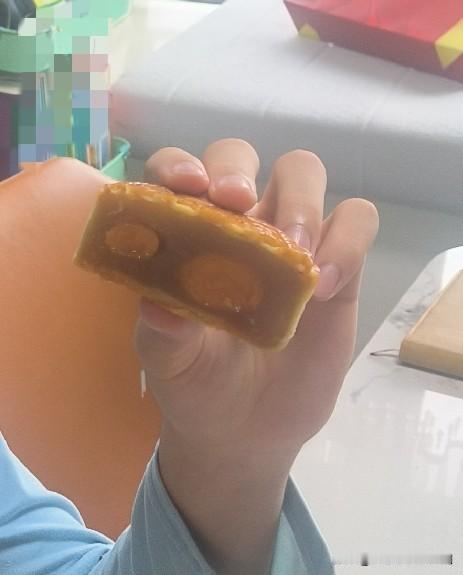别问我为什么月饼卖不出去。拿我举例子吧！中秋已经快到了，本来月初应该发工