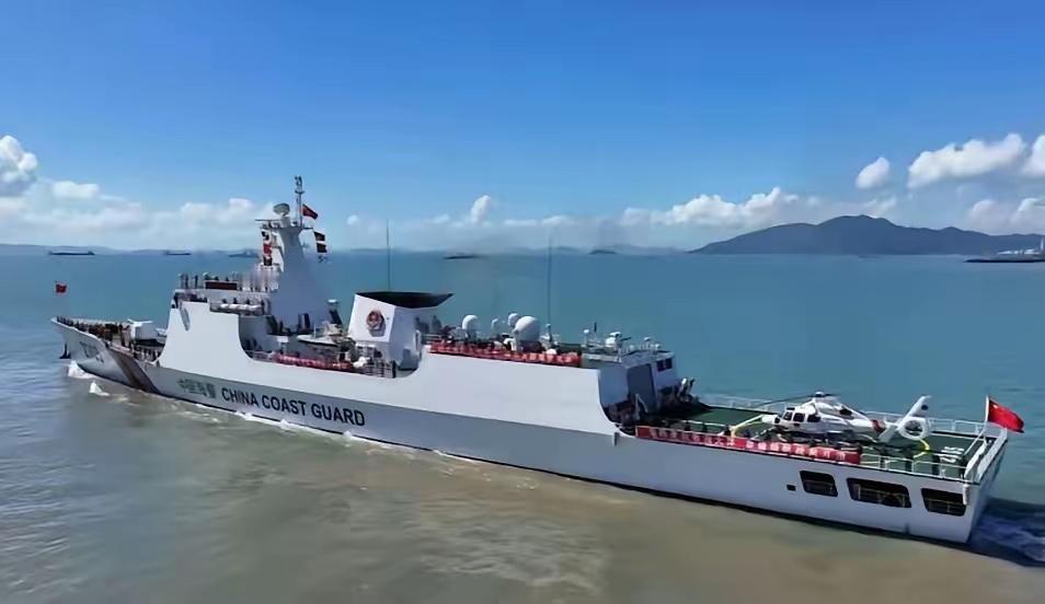 台"海巡署"这回是真坐不住了，脸估计都绿了。7月4日上午，咱们的秀山舰、崇明