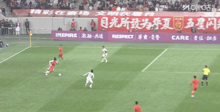 U23国足2-2战平泰国队，这两个球进得都很精彩，动图欣赏：第一个进球是团队