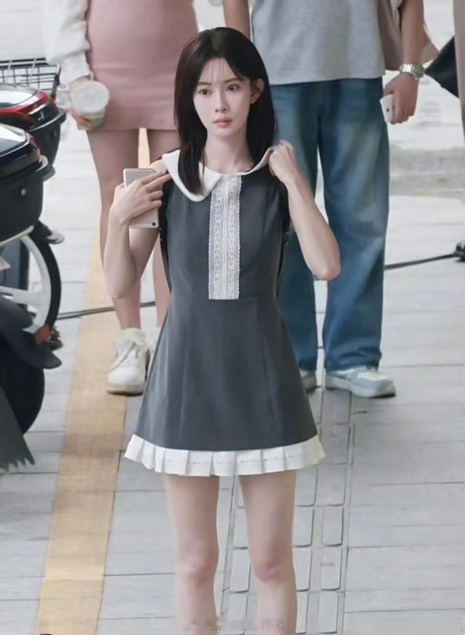 孟子义这照片P的跟充气娃娃似的​​​