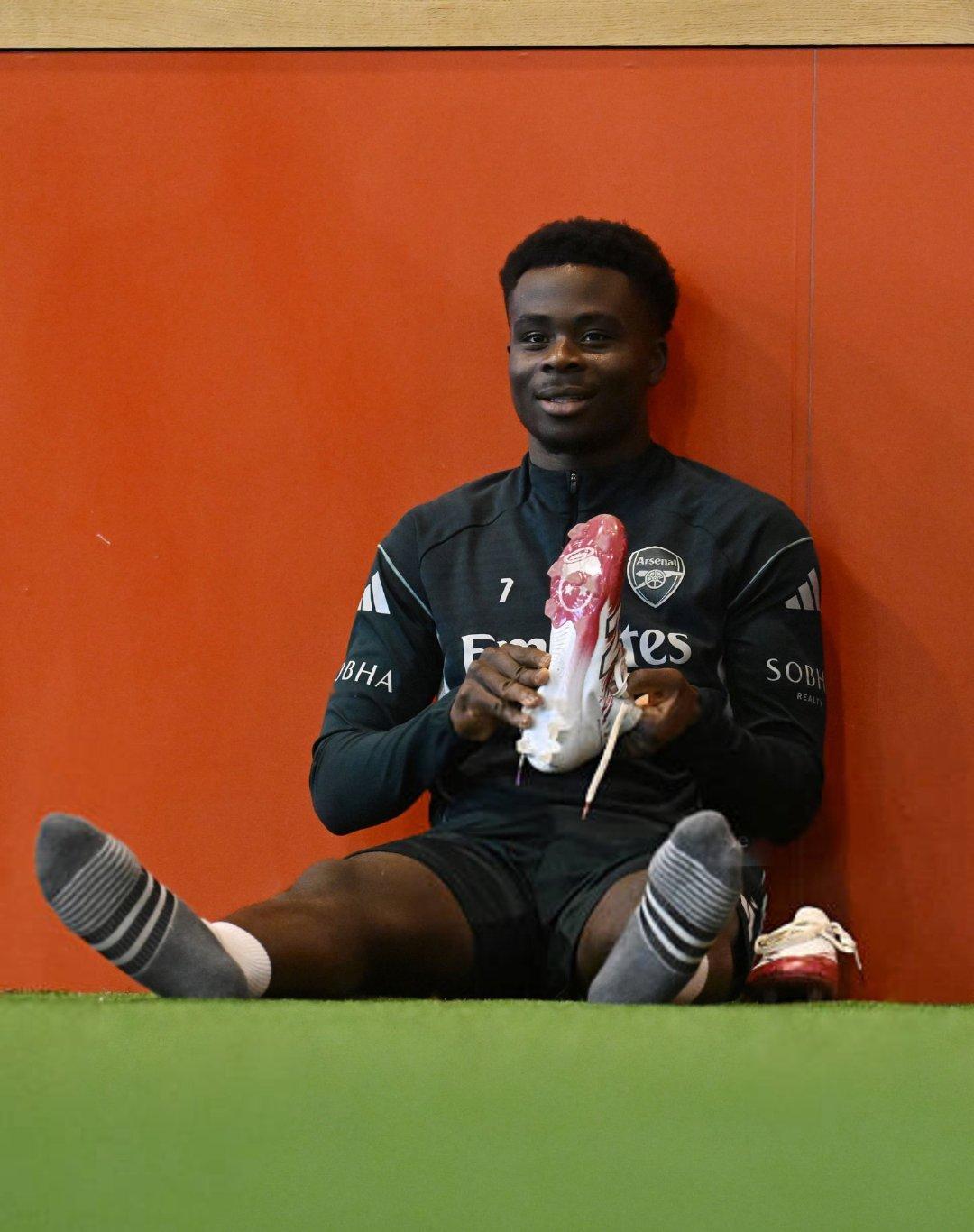 阿尔特塔更新球队伤病：“萨卡情况好多了，是的，希望他很快就能归队。很快，很快。厄